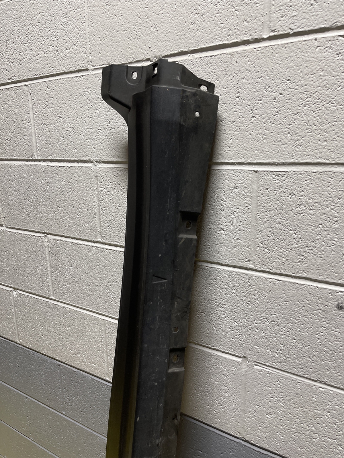 2017-2020 Maserati Levante Left Driver Side Rocker Skirt Molding OEM Trim