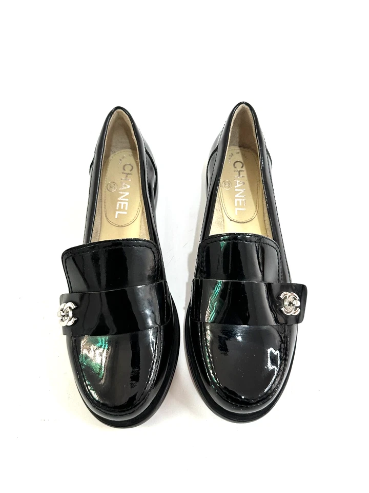 Chanel Negro Charol CC Mocasines Sin Cordones Talla 35 EU/5 US/2 UK Foto 2 de 4