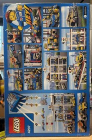 LEGO City Garage (4207, 933 pieces, 2012) New (old stock) Retired