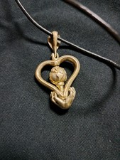 Silber Anhänger handgefertigt Herz Globus Hände