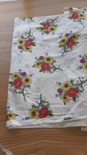 5.5 yards Quilting Treasures Floral on Cream Background 44-45" wide Cotton Fabri - Picture 2 of 3