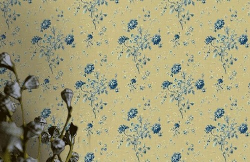 Wallpaper Blue and Beige Cottage Floral Toss on Tan Faux 56 sq ft / bolt - Picture 2 of 2