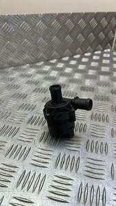 VW PASSAT B8 3G2 Zirkulationswassermotor 5Q0965567J 1.60 Diesel 88kw 31834885