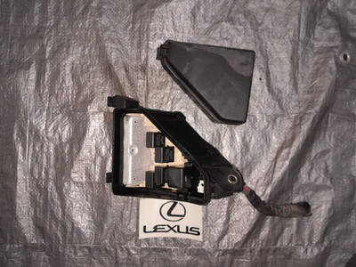 01-06 LEXUS LS430 ENGINE COMPARTMENT DISTRIBUTION JUNCTION FUSE BOX RELAY OEM