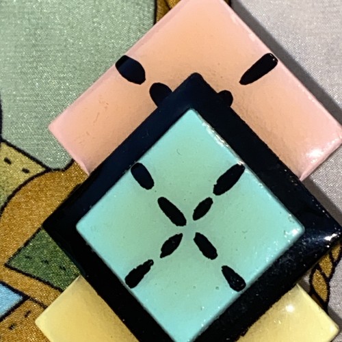 MAM’GEOMETRIC SQUARE SHAPES LAMINATED PIERCED EARRINGS MINT GREEN PEACH YELLOW - Picture 3 of 8