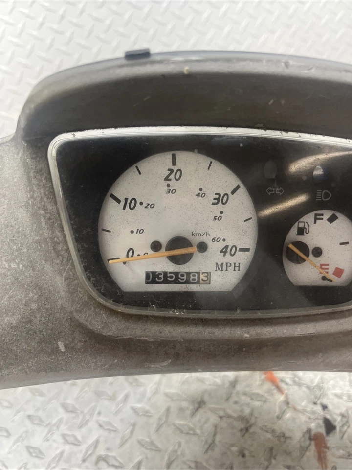 02-11 YAMAHA YW50 ZUMA 50 INSTRUMENT PANEL SPEEDOMETER SPEEDO FUEL GAUGE 6,631 - Image 3 of 4