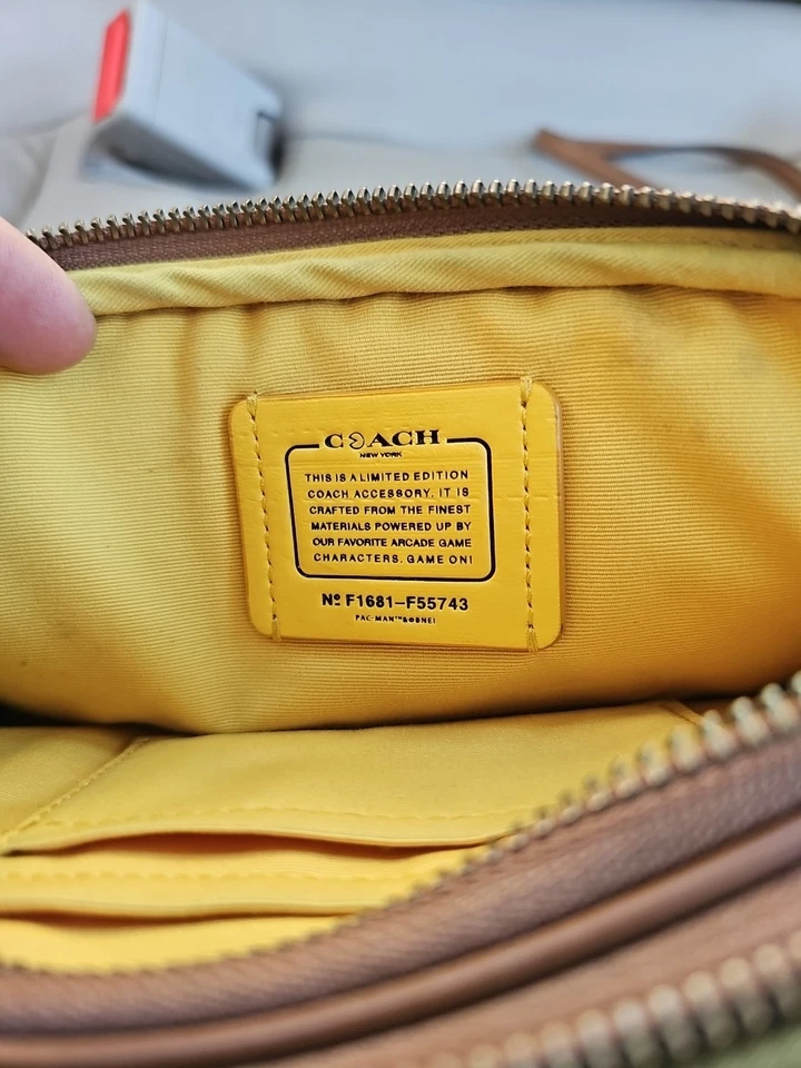 COACH EDIÇÃO LIMITADA PACMAN COURO BRITÂNICO BRONZEADO/AMARELO PEQUENO CORPO X - Imagem 3 de 4