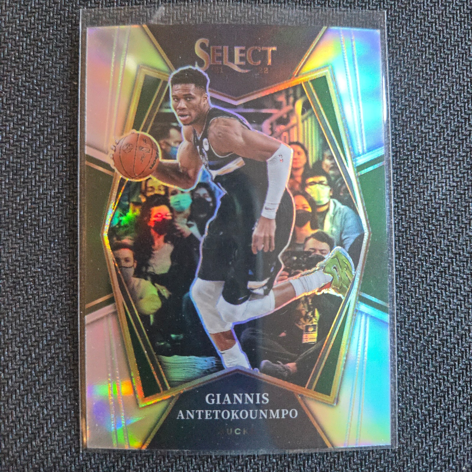 2021-22 Panini Select Premier Level - Giannis Antetokounmpo #140 Silver Prizm