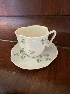 Belleek 2nd Black Mark Elfenbein Grün Kleeblatt Form Teetasse Untertasse Set Irland 