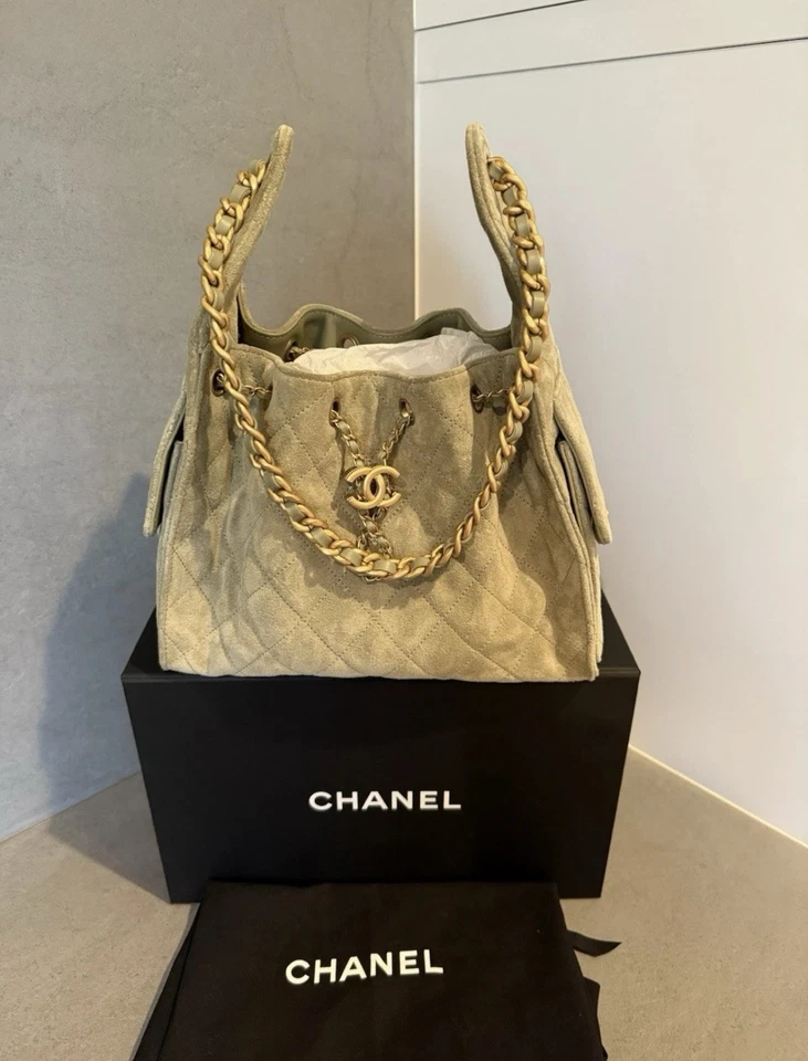 Chanel 25C Small Khaki Suede 25 Hobo Handbag - Image 3 of 4
