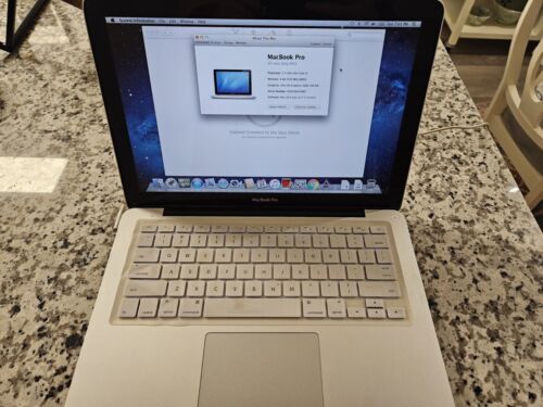 Apple MacBook Pro Intel Core i5 2.5 Ghz 13 inch laptop w/ 4 Gigs Ram - 第 1/5 張圖片