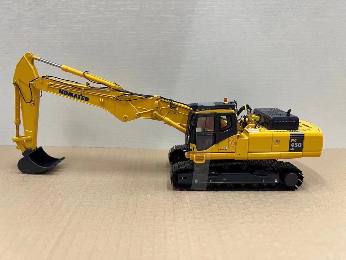 UH 1/50 Scale Komatsu PC450LC Excavator w/Short Boom Diecast
