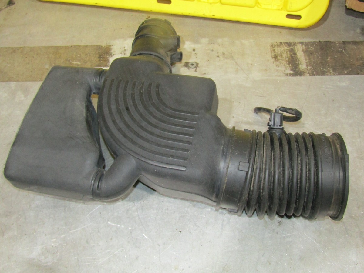 2003-2004 Ford Expedition OEM air intake tube hose w/ resonator 03