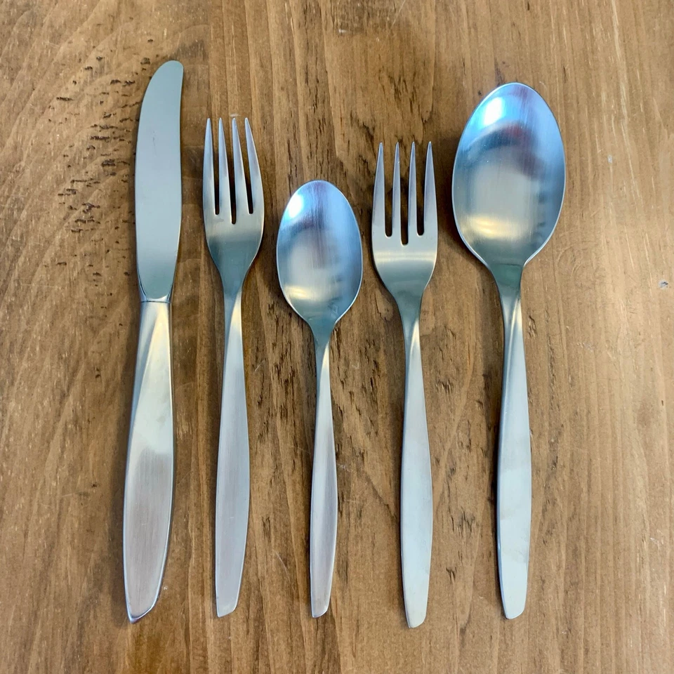 Cubiertos Insico 5 piezas ajuste de lugar internacional plateado alcance línea de lujo SS EE. UU. Foto 2 de 4