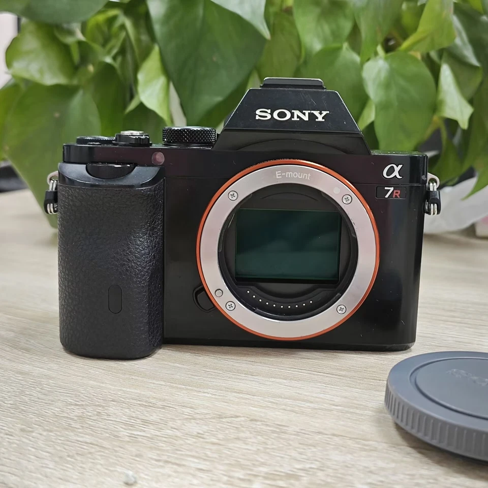 Câmera Digital (Corpo) 90%NOVA Sony Alpha A7R ILCE-7R 36.4MP (Corpo) Língua Inglesa - Imagem 2 de 4