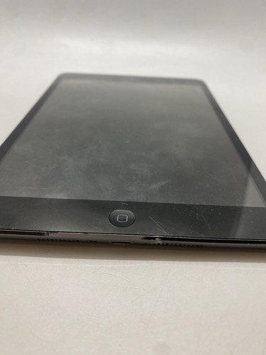 Apple iPad A1432 Tablet LOCKED - SPARES AND REPAIRS Turns On - Picture 9 of 24