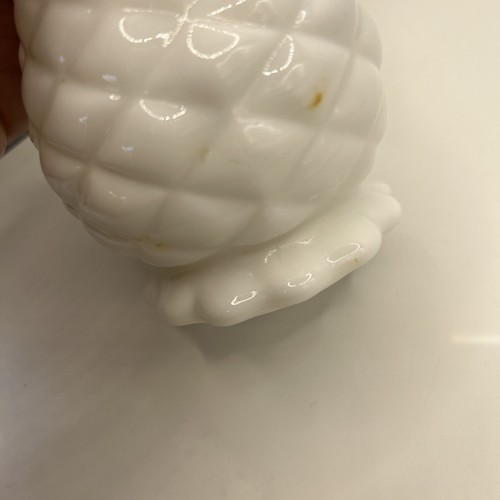 Vintage Milk Glass Vase 1970s Fenton 9” Ridged Scaled White - Picture 4 of 7