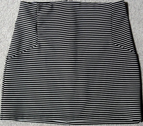 TOPSHOP pencil SKIRT Black & White Stripe short lgth Stretch ~ Women sz 8 to 10