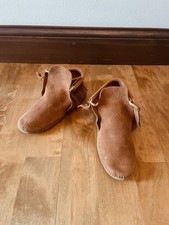 Women  s Classic Moccasin Fringe Slipper Size 8 Brown Suede