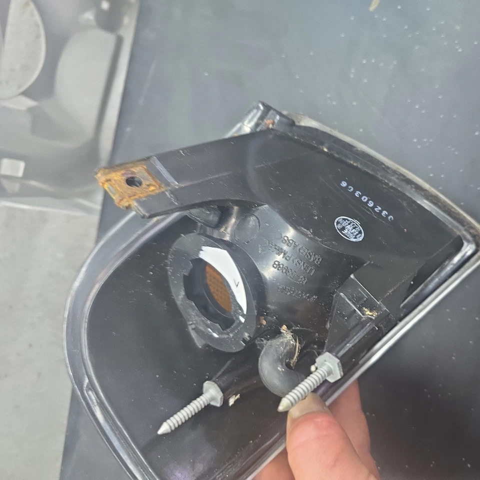 Conjunto de luz de giro/estacionamiento para Mazda B2500 B4000 B3000 LH 1998-2000 Foto 3 de 4