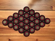 PRIM WOOL FELT PENNY RUG TABLE RUNNER CANDLE MAT CHRISTMAS RED AND GREEN