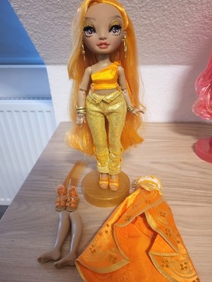 Rainbow High Meena Fleur 