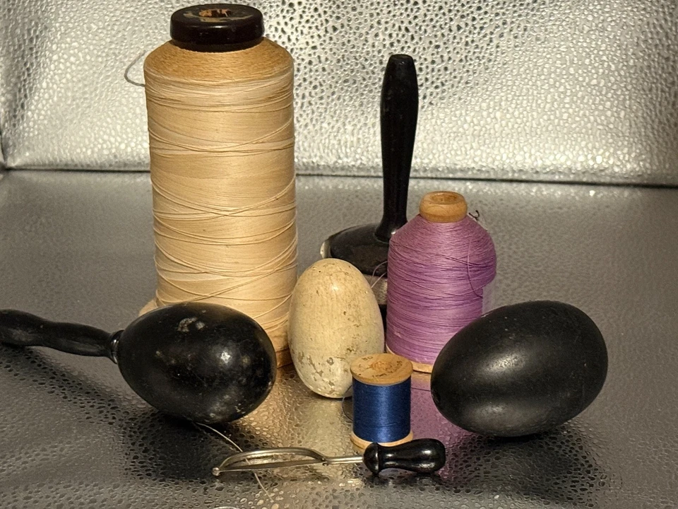 9 Antique Wooden Sewing LOT circa 1900 Wooden SPOOLS of Thread, Darners, Tools - Image 4 of 4