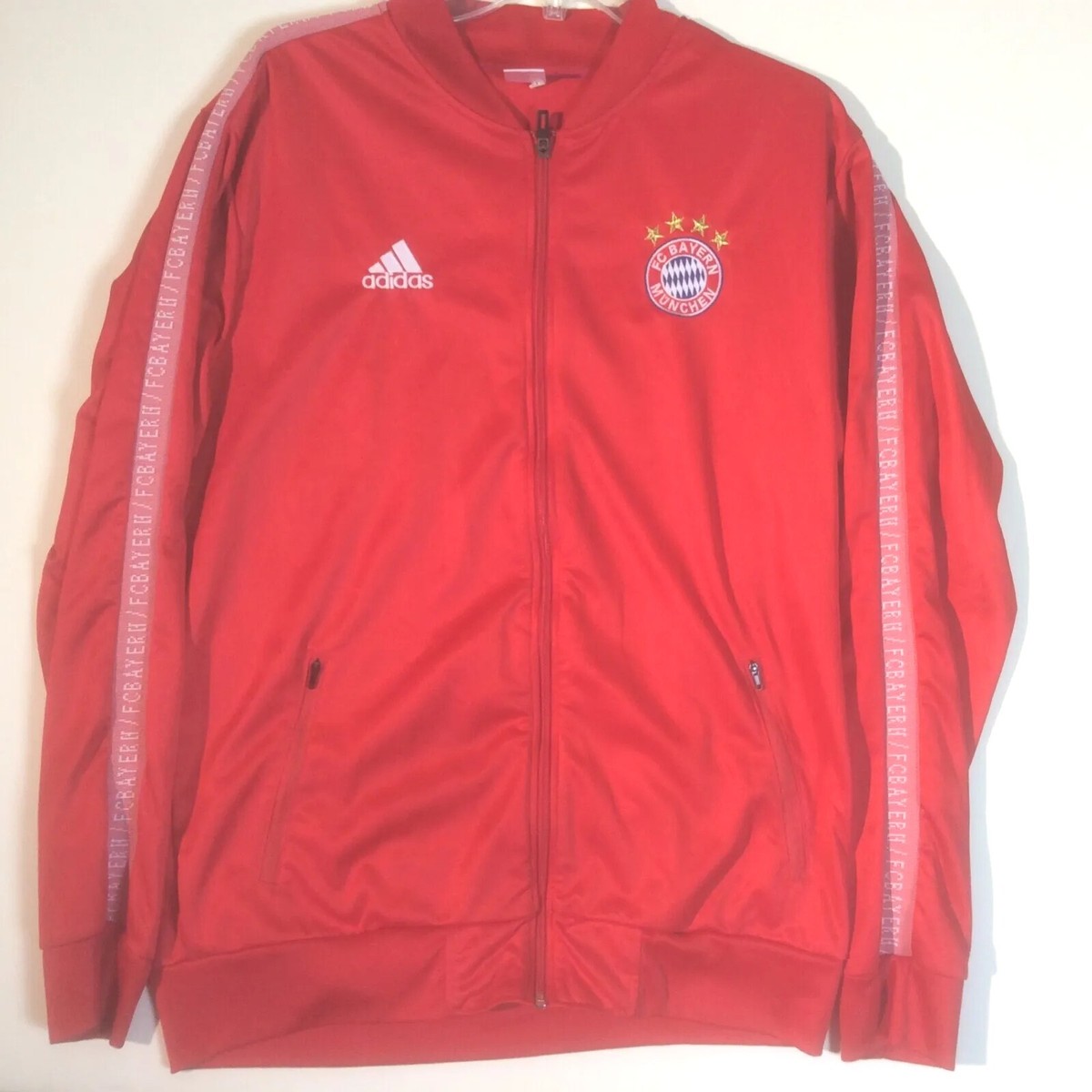 adidas　FC BAYERN MUNCHEN　ジャケット Men's adidas Blue Bayern Munich 2022/23 On-Field Team Logo