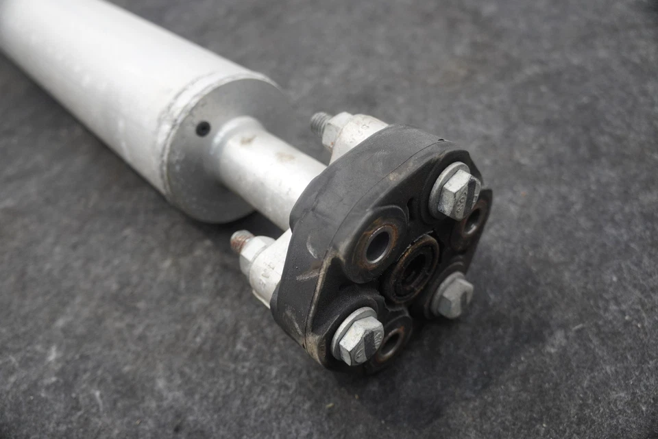 Eje de transmisión de hélice trasero 4815777 04815777 OEM Plymouth Prowler 1997-2002 Foto 2 de 4