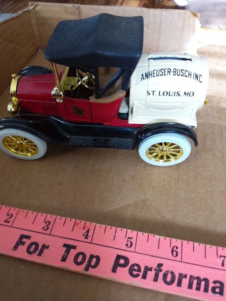 Caminhão de entrega ERTL metal fundido 1918 Ford modelo T Runabout Anheuser Busch Wkey - Imagem 3 de 4