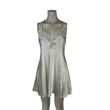 VICTORIA'S SECRET - WOMEN'S LARGE - CREAM SPAGHETTI STRAP V NECK NIGHT GOWN Y2K