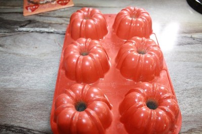 Vintage Nordic Ware Bundt-Lette Mini Bundt 6 Cake Pan Orange 