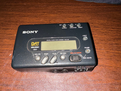 Sony TCD-D8 DAT Walkman AVSL  Portable Recorder Digital Audio + Sony stereo mike
