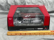 Massey Ferguson MF 9565 Combine w/ Flex Head 1:64 Scale SCT516 Spec-Cast CANADA