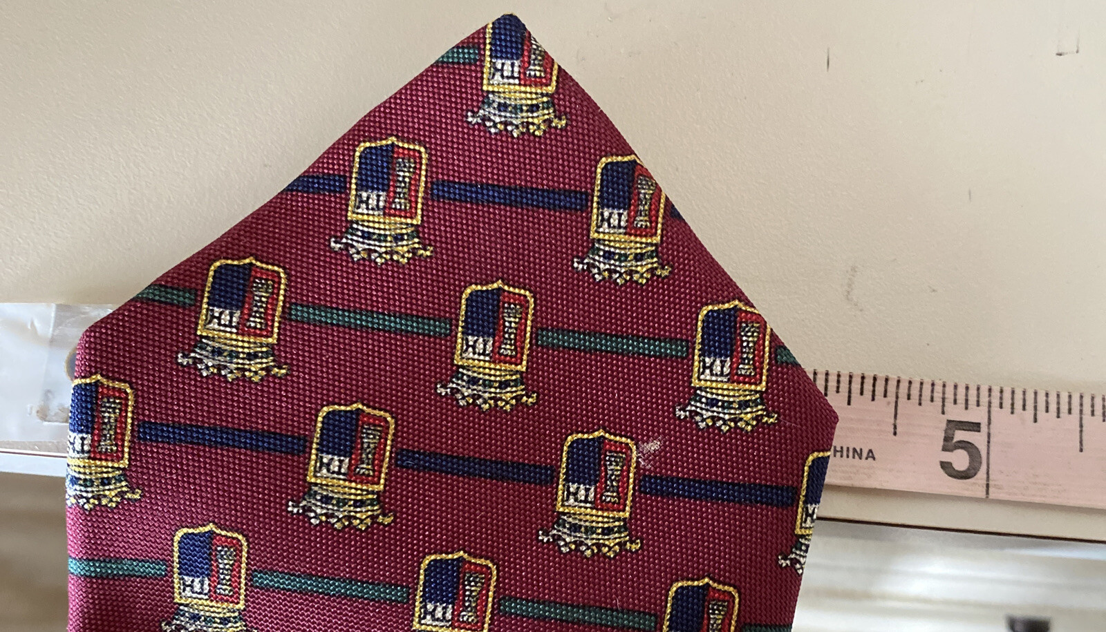 Tommy Hilfiger Men's Maroon & Green Stars And Coat Of Arms Neck Tie thumbnail 7