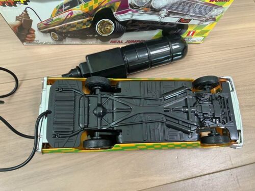 American Low Rider CHEVROLET IMPALA JOKER Radio Control Car 1:25 Good Working - Picture 4 of 9