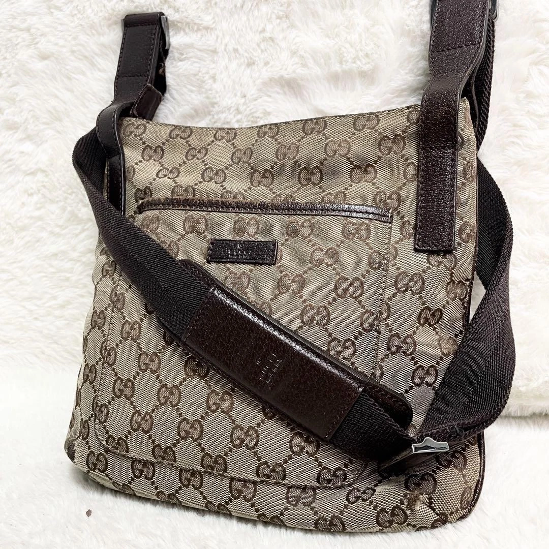 Sac bandoulière toile Gucci GG beige marron logo plaque #PG1XRY