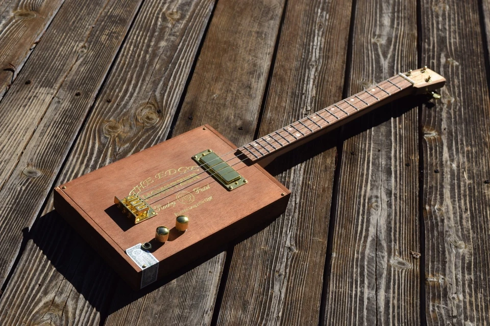 Guitarra Cigar Box, Guitarra Eléctrica de 3 Cuerdas, Hecha a Mano CBG, CBGWORKSHOP Foto 3 de 4