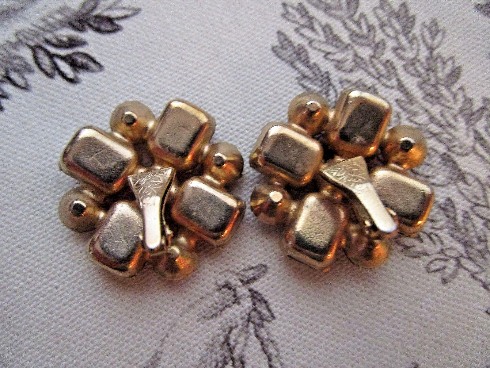 VINTAGE DEEP Ruby Red RHINESTONE CLIP EARRINGS ~ … - image 5