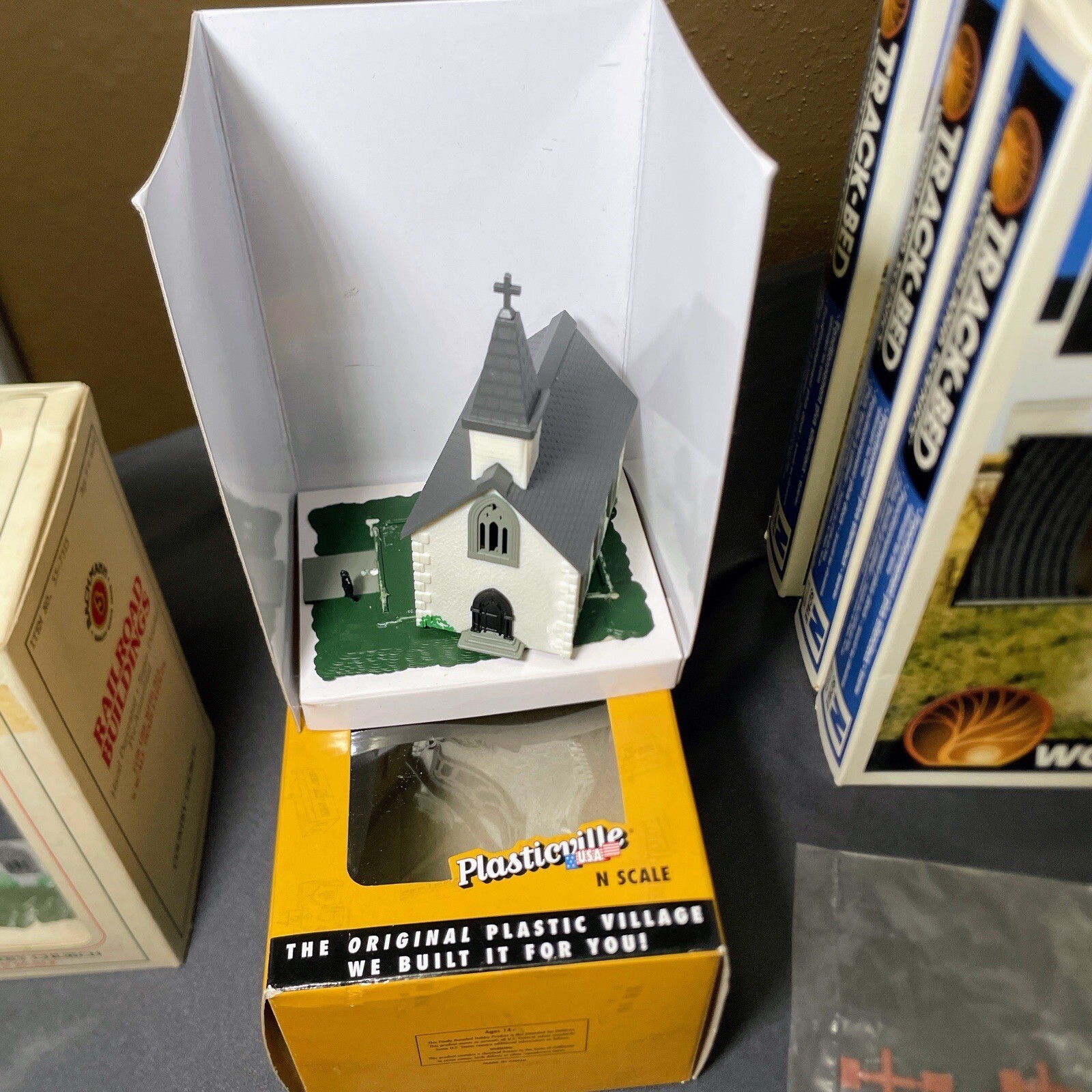 Large Lot 30+ Pieces Of N Scale Train Accessories, Brahman, Woodland