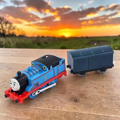 Thomas Train Trackmaster Motorized Tank Engine & Box Car 3322WC Blue 2009 VIDEO