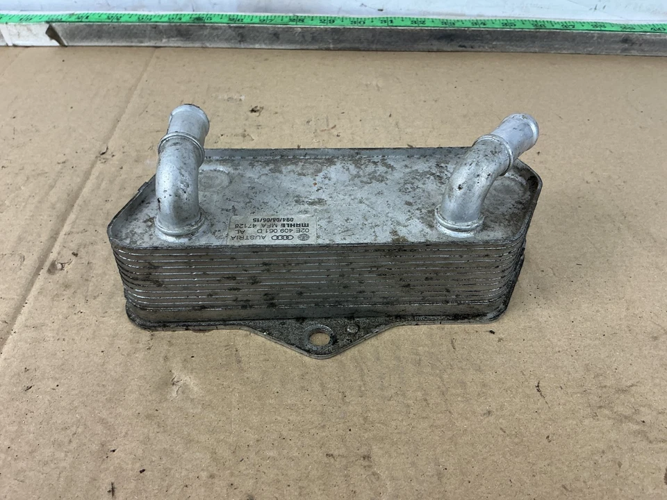 Enfriador de aceite de motor Audi A3 2015-2020 OEM Foto 3 de 4