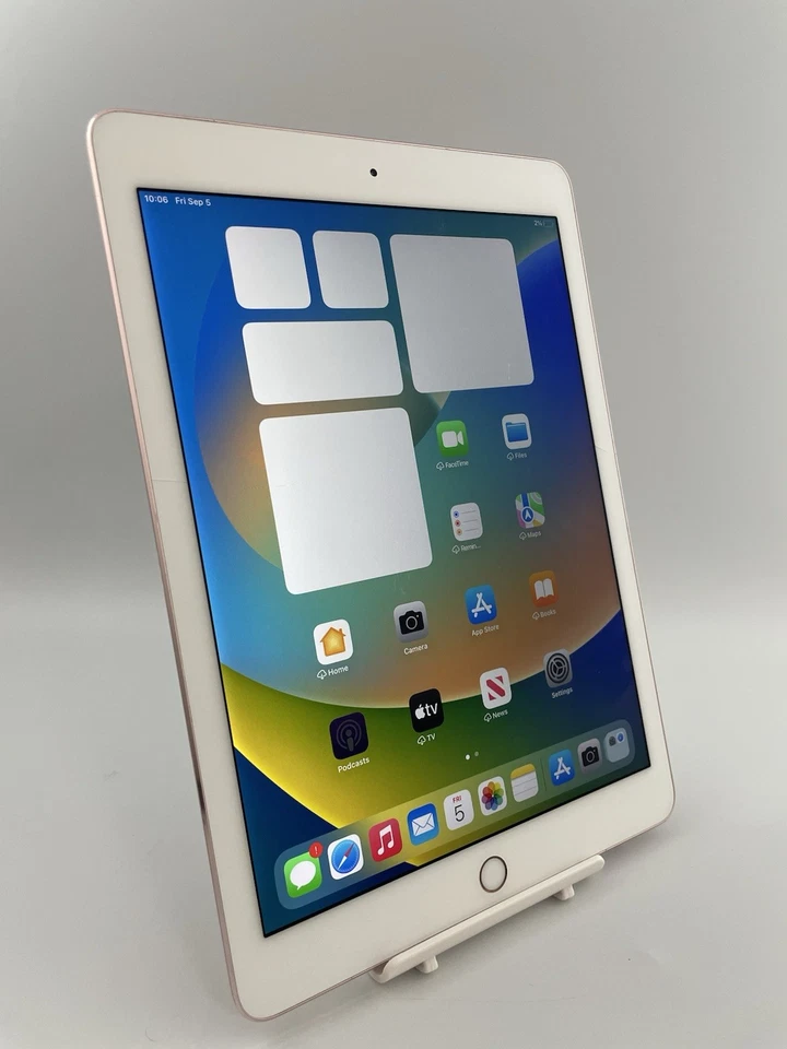 Apple iPad Pro 1st Gen A1673 Rose Gold WiFi 128GB 9.7" Retina iOS Tablet Cracked - Image 2 of 4