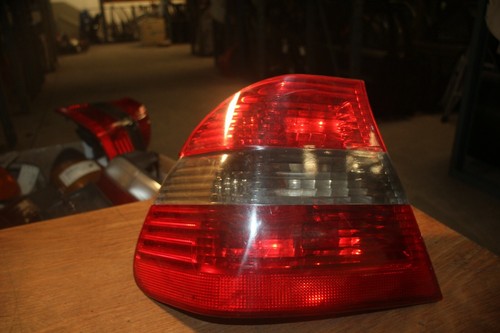 BMW 3ER (E46) 98- LIM. *RÜCKLICHT/HECKLEUCHTE* LINKS 09/2004 AUSSEN ROT/GRAU
