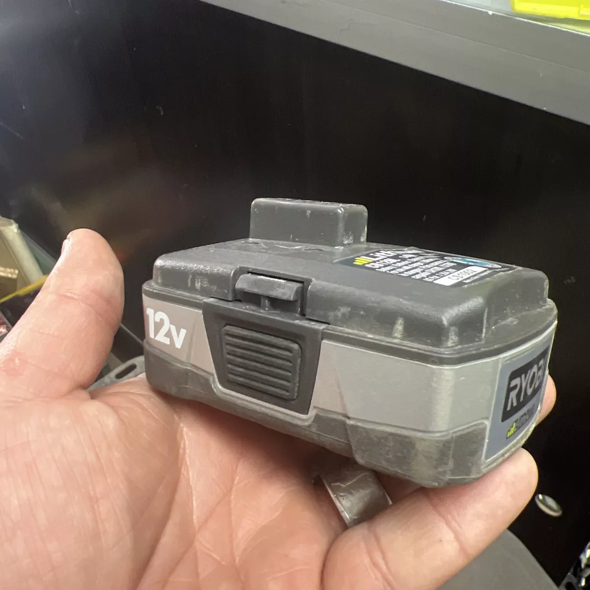 Ryobi 12 volt battery outlet