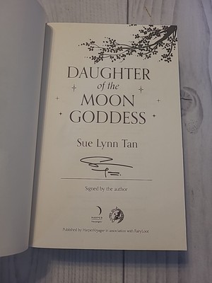 Daughter of the Moon Goddess ~ Sue Lynn Tan ~ Fairyloot Edition