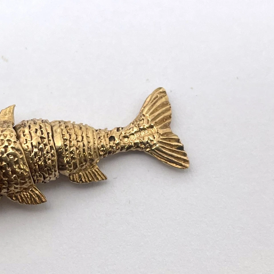 Colgante con dije de pez de oro de 9 quilates de oro amarillo de 9 k con sello de peces en movimiento de colección 4,5 g Foto 3 de 4