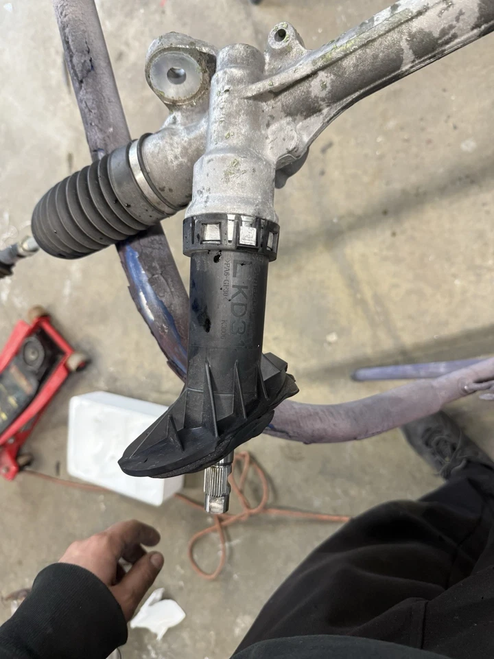 Barra de cambios de dirección asistida Mazda CX-5 2017-2025 OEM 8 k kilometraje Foto 3 de 4