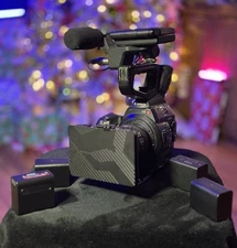 Canon EOS C300 Cinema Camera w/Canon Lens 24-70mm-f/4– Excellent Condition