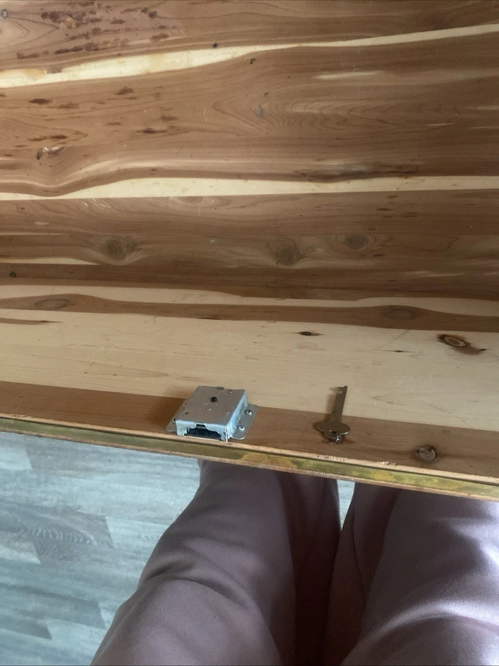 Baúl de almacenamiento vintage de cedro canadiense de los años 30, cofre manta, período Art Deco Foto 3 de 3